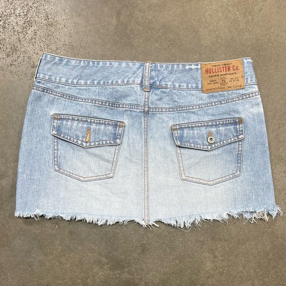 Vintage 90s Hollister Light Wash Jean Low Rise Frayed Hem Mini Skirt Y2K - Picture 3 of 9